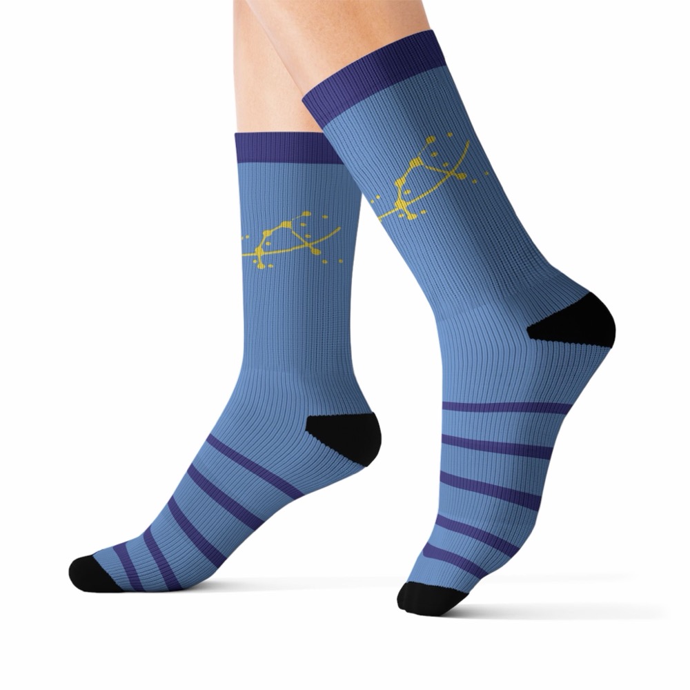 Edition Sternbild — hellblaue Socken mit Sternbild und Streifen